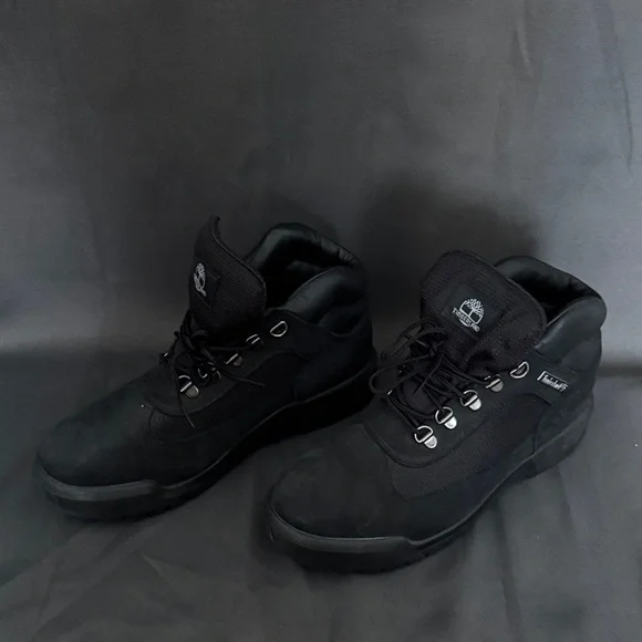 Timberland Men's All-Black Boots - Picture 4 of 7